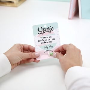 Alternative view of Tarjeta de regalo con semilla de planta "SONRÍE, NUNCA ES TARDE SI LA RISA ES BUENA" | Lovely Story